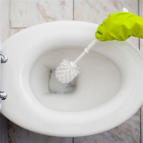 Achieve a spotless toilet effortlessly with the toilet brush that has a magic eraser pad